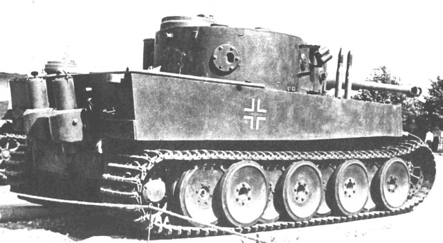 Фронтовые иллюстрации Тигр 100 сбоку сзади правый борт.jpg